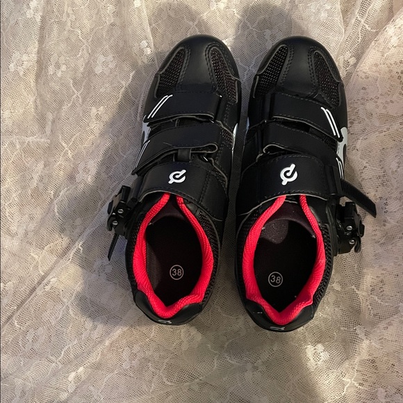 Peloton Black and Red Athletic Shoes for Peloton cycling. - Picture 2 of 8